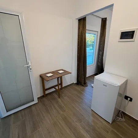 Adam House Apartament Kamez